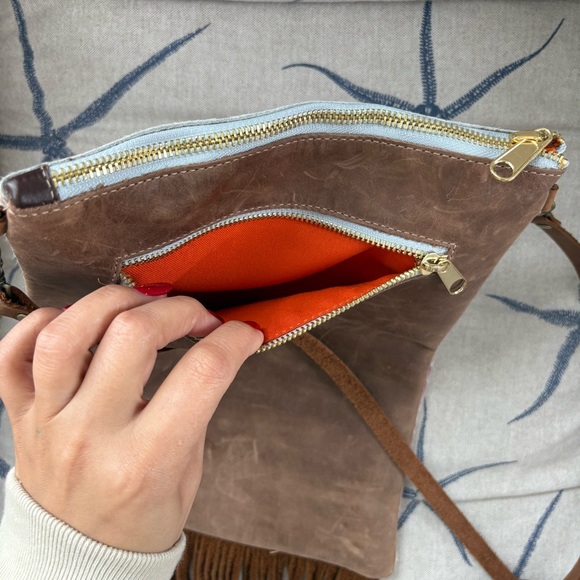 Western Cowgirl cowhide pink metallic fringe purse - Picture 4 of 9